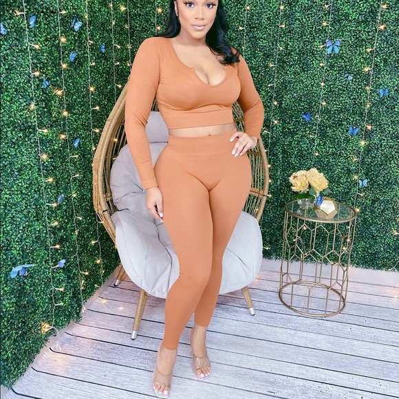 Lisa Set - Picture 2 of 2